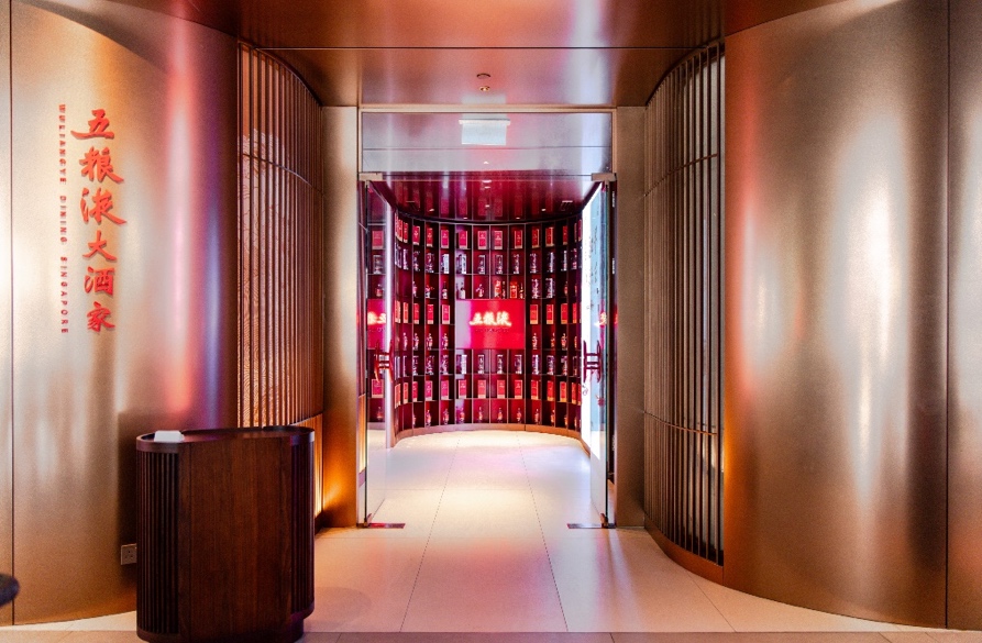 A hallway with red walls and a door

AI-generated content may be incorrect.